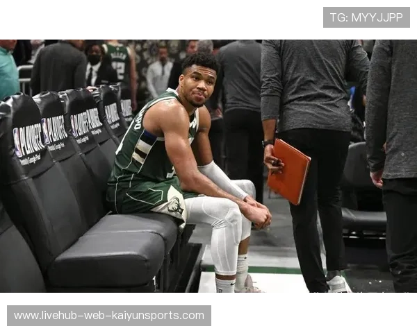 字母哥私下教小孩投篮,耐心十足被赞祖传好脾气